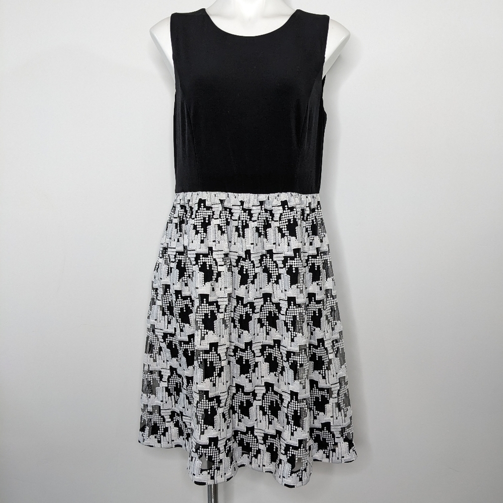 ✨3/$15  Tommy Hilfiger black white fit & flare dress 12